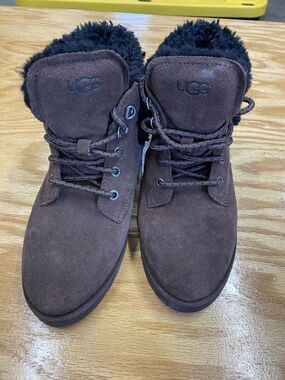 UGG Romely Heritage Women's Size 7 Brown Suede Lace-Up Outdoor Snow Boots S60